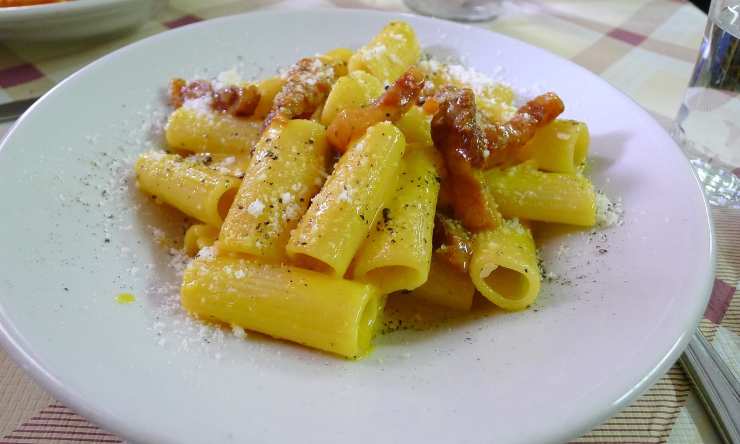 Rigatoni carbonara