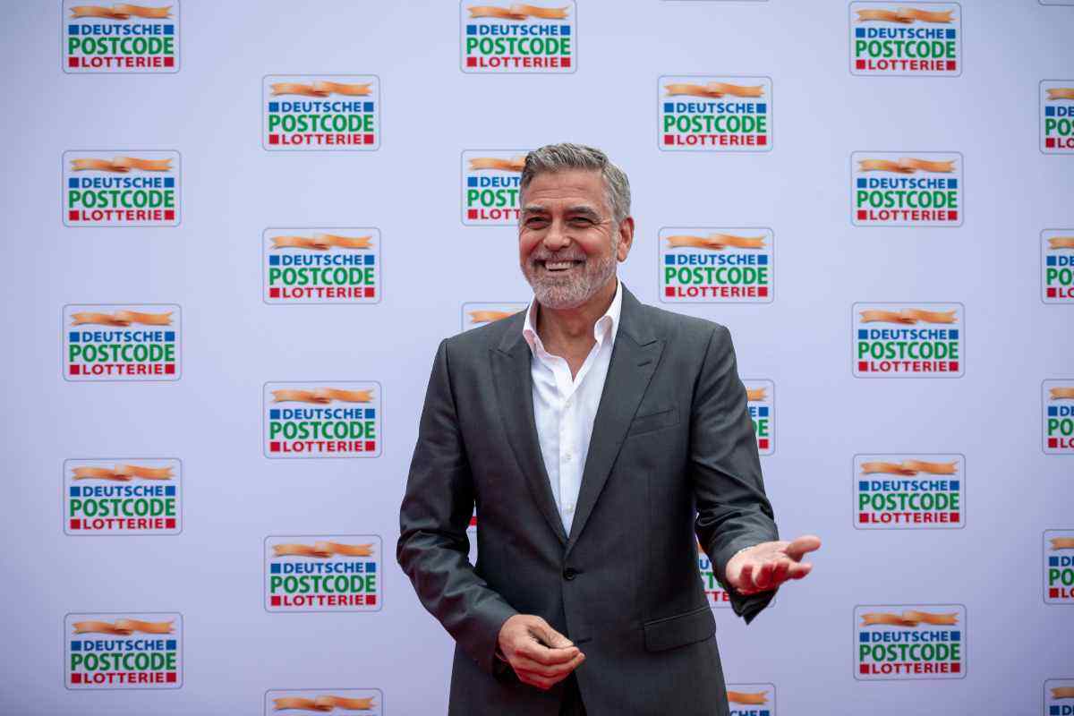 Clooney vende la sua villa italiana