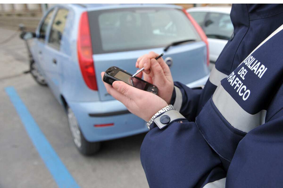  arriva il dispositivo obbligatorio da tenere in auto 