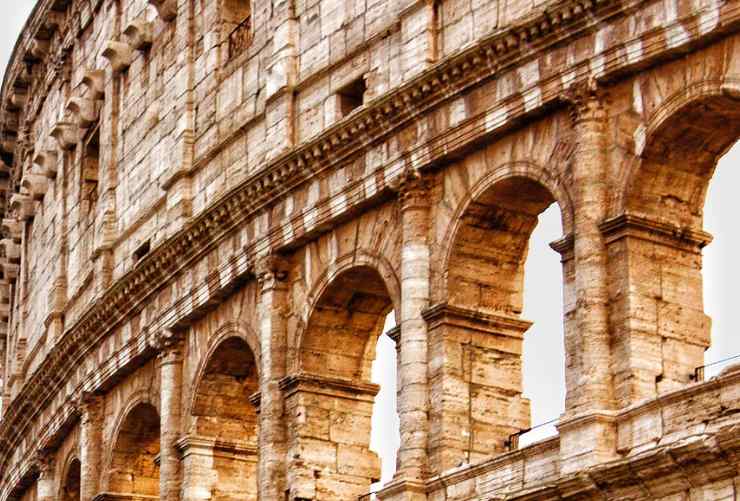 calce viva che rende il colosseo una struttura indistruttibile