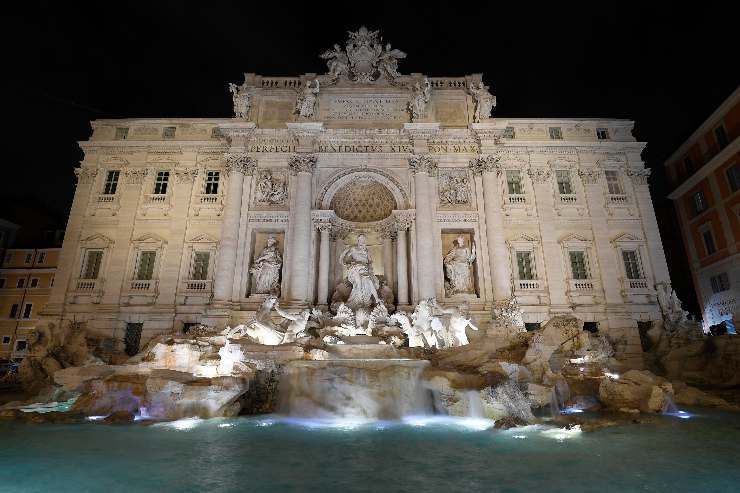 Palazzo Poli dietro Fontana di Trevi