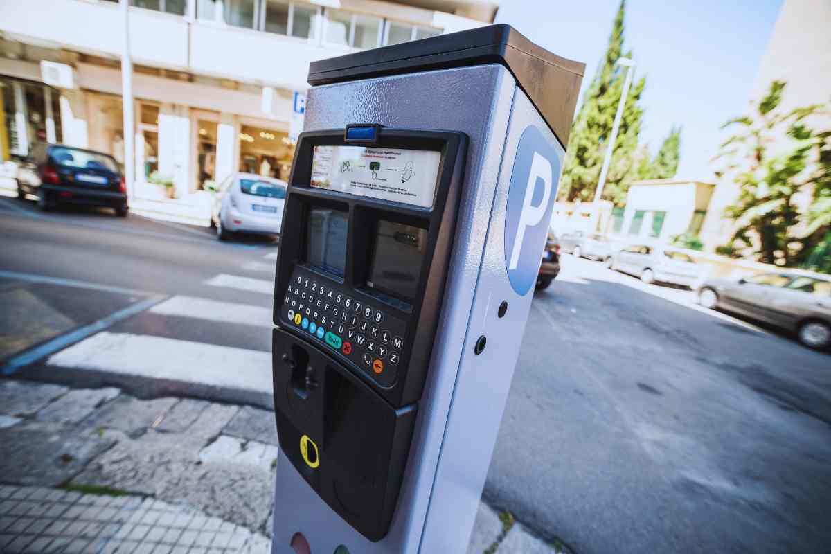 Quanto costano le strisce blu a Roma e Milano